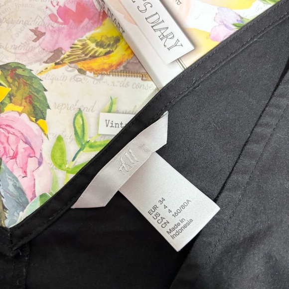 H&M Black Deep V-Neckline Tank Top Shirt Blouse Front Bow Detail Women’s US Sz.4 - Picture 4 of 4